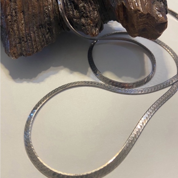 Vintage Sterling Silver Wide Herringbone 30 inch Necklace - Picture 9 of 12